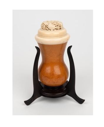 <p>Spirited bidding bumped up the modest $400-$600 catalogue estimate of a Chinese carved ivory and engraved gourd cricket cage (lot 880) to a massive $10,000 sale price at Melbourne-based Leski Auctions November 16 and 17 decorative arts and collectables auction.</p> 